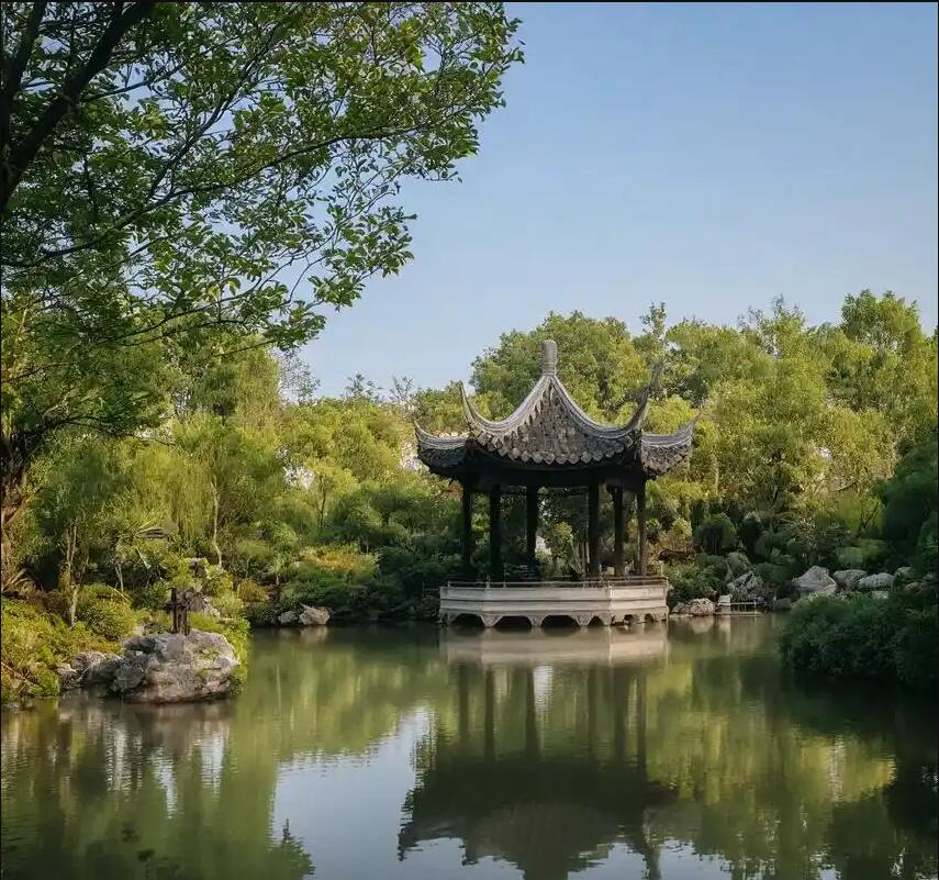 鸡西鸡冠映容土建有限公司